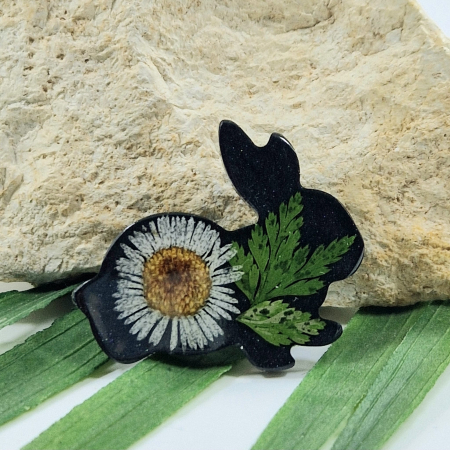 Bijuterii din flori naturale - Broșă cu flori de bănuți