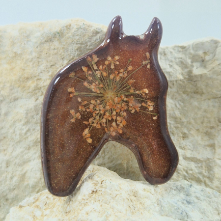 Broșă - Broșă cu flori de morcov - cal