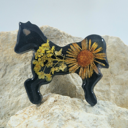 Broșă - Broșă cu flori sălbatice - cal