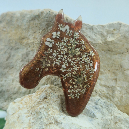 Broșă - Broșă cu flori de morcov - cal