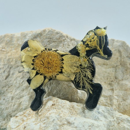 Broșă - Broșă cu flori sălbatice - cal