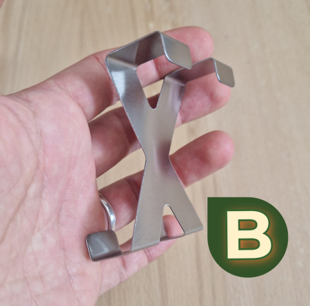 Fém akasztók tárolókosarakhoz [5]