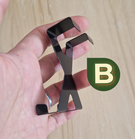 Fém akasztók tárolókosarakhoz [6]