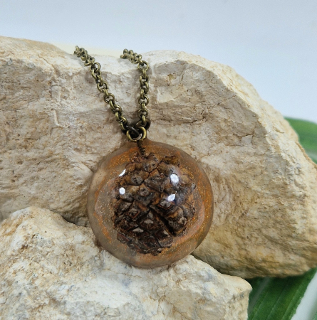 Fenyőtoboz nyaklánc [2]