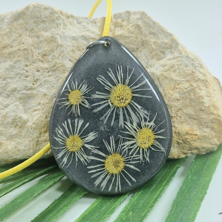 Colier / Pandantiv - Colier cu floarea de bănuți