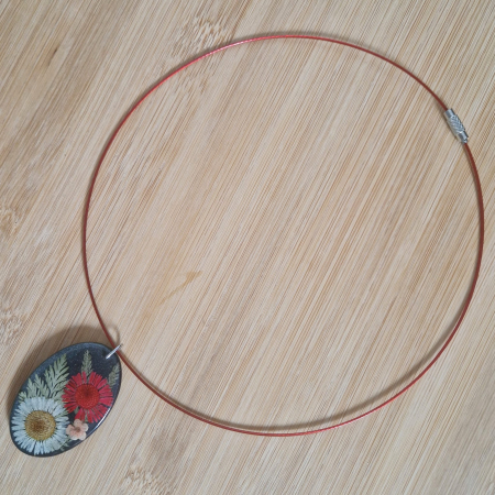 Colier cu flori de bănuți [1]