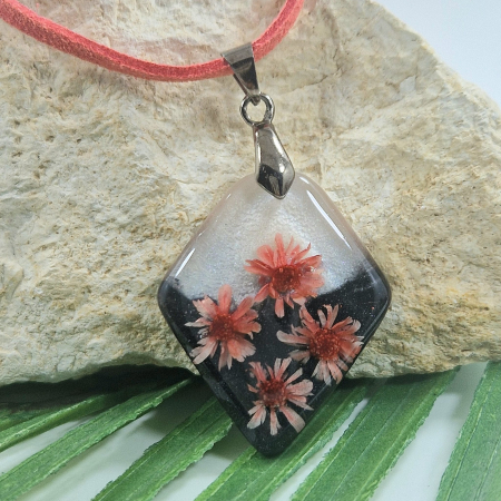 Colier / Pandantiv - Colier cu flori de pai