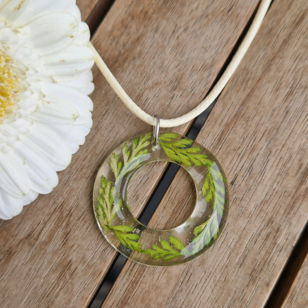 Colier cu ferigă [1]