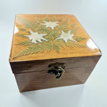 PRODUSE NOI - Cutie bijuterii cu floarea de colț