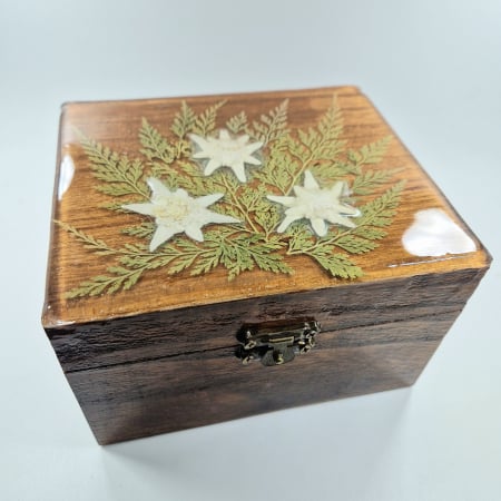 PRODUSE NOI - Cutie bijuterii cu floarea de colț