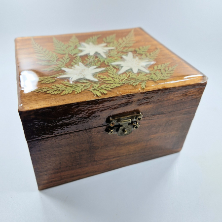 PRODUSE NOI - Cutie bijuterii cu floarea de colț