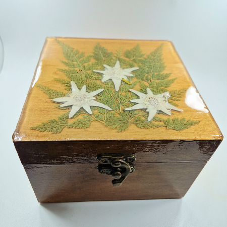 PRODUSE NOI - Cutie bijuterii cu floarea de colț