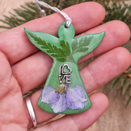 Karácsonyi angyaldísz – Igazi virágokkal, fából [1]