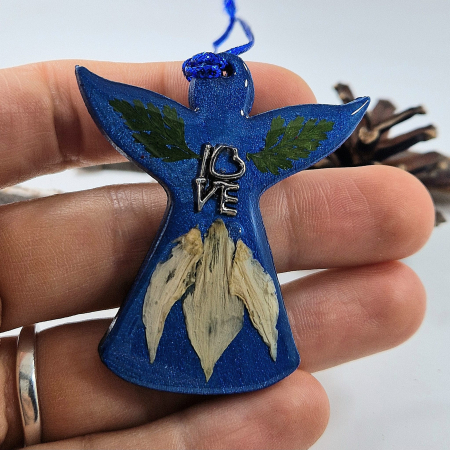 Karácsonyi angyaldísz – Igazi virágokkal, fából [1]