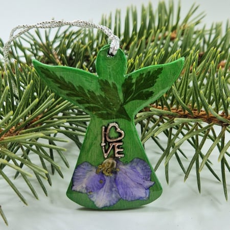 Karácsonyi dekoráció - Karácsonyi angyaldísz – Igazi virágokkal, fából