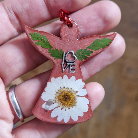 Karácsonyi angyaldísz – Igazi virágokkal, fából [1]