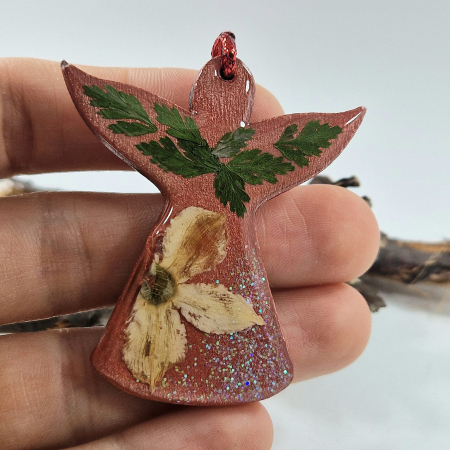 Karácsonyi angyaldísz – Igazi virágokkal, fából [1]