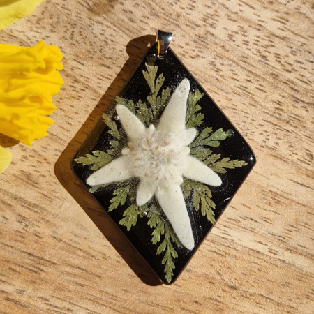 Pandantiv argint cu floarea de colț [1]