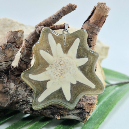 Pandantiv argint cu floarea de colț