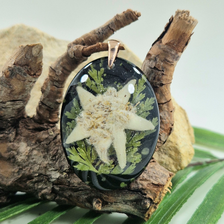 Pandantiv argint placat cu aur cu floarea de colț