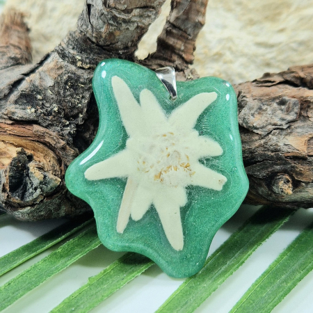 Pandantiv argint cu floarea de colț