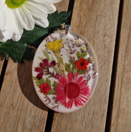 Vadvirágos ezüst medál [1]