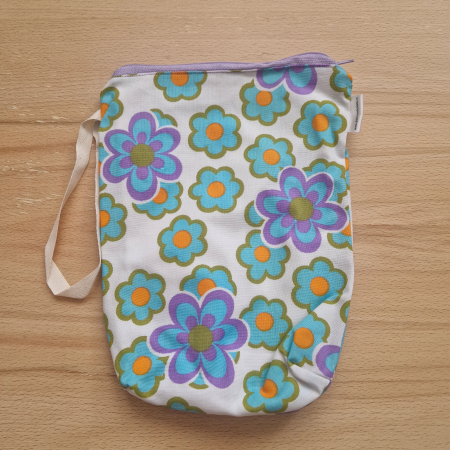 Nasi-tasi - Nasi-tasi cipzárral - virágos