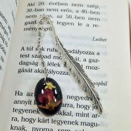 Bijuterii din flori naturale - Semn de carte cu mini trandafir
