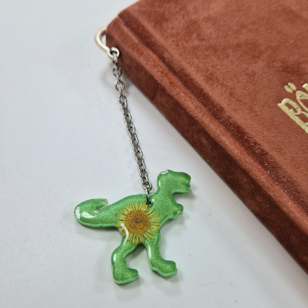 Semn de carte cu floarea de bănuți [2]