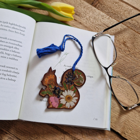 Semn de carte cu flori sălbatice și margaretă - veverita [1]