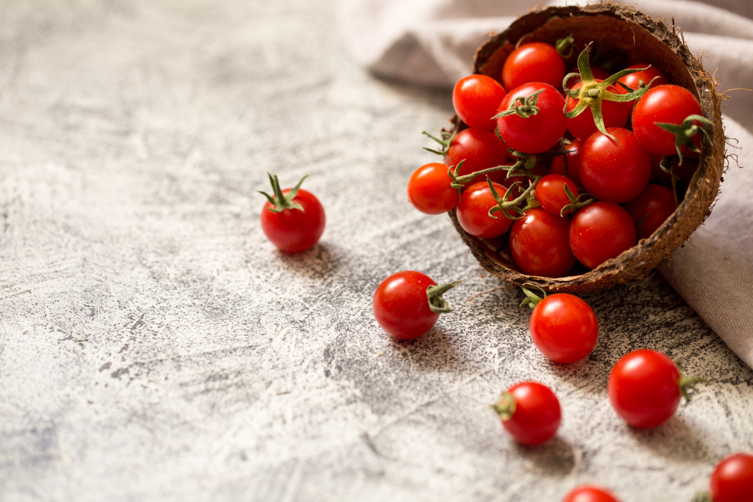 Plantarea semințelor de roșii cherry: sfaturi pentru o recoltă dulce și aromată