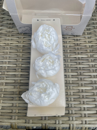 Bujori albi dantelati, cutie cu 3 bucati [1]