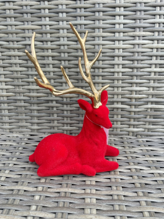 CRACIUN MAGIC - Ren culcat catifea rosie, coarne aurii