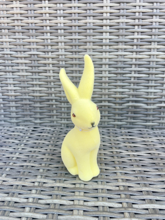 PASTE - Iepure catifea galben deschis in sezut 20 cm