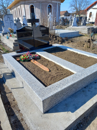 Lucrari realizate - Lucrare realizata din Granit Bianco Sardo + Cruce Neagra