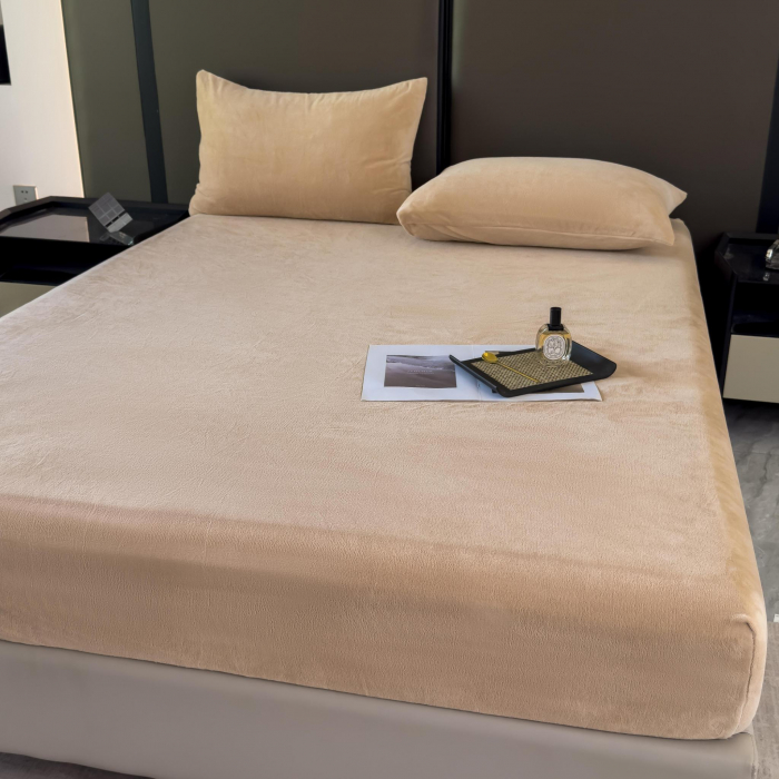 Set Lenjerie de Pat Catifea Velvet Nights 3 Piese Bej [4]