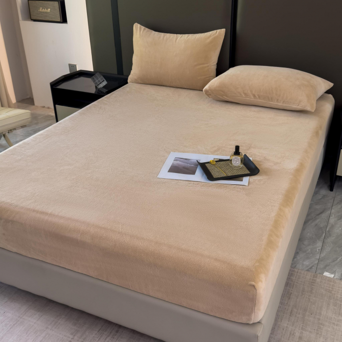 Set Lenjerie de Pat Catifea Velvet Nights 3 Piese Bej [5]