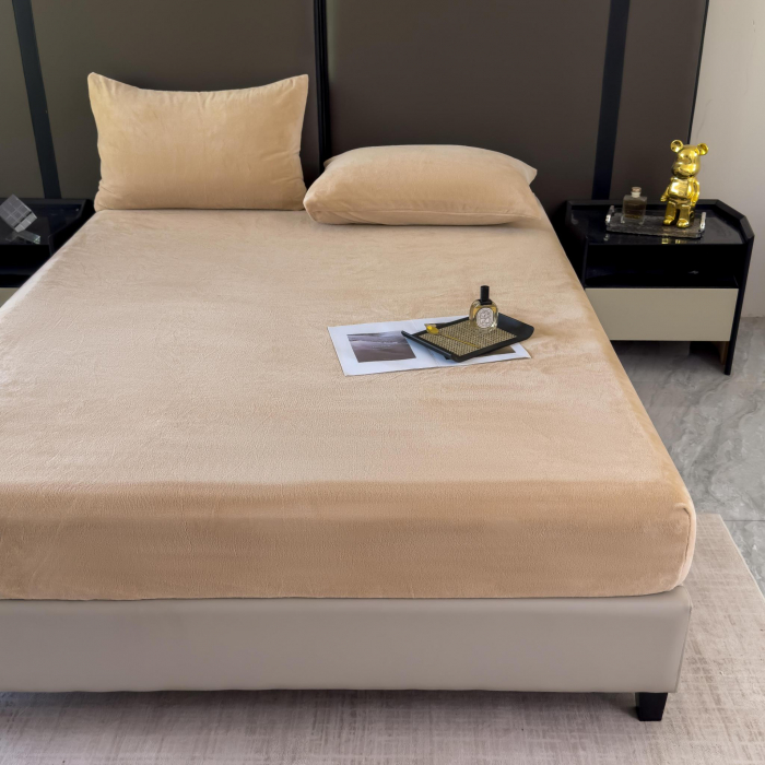 Set Lenjerie de Pat Catifea Velvet Nights 3 Piese Bej [3]