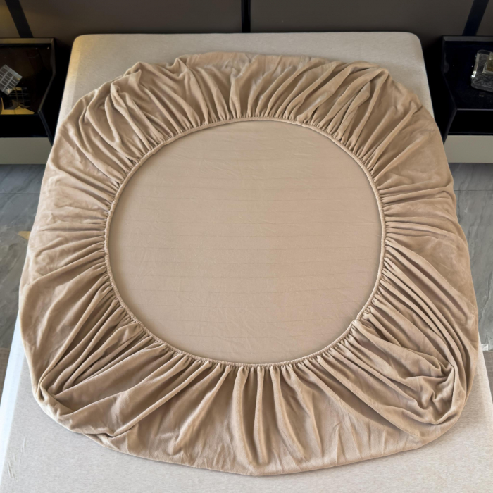 Set Lenjerie de Pat Catifea Velvet Nights 3 Piese Bej [9]