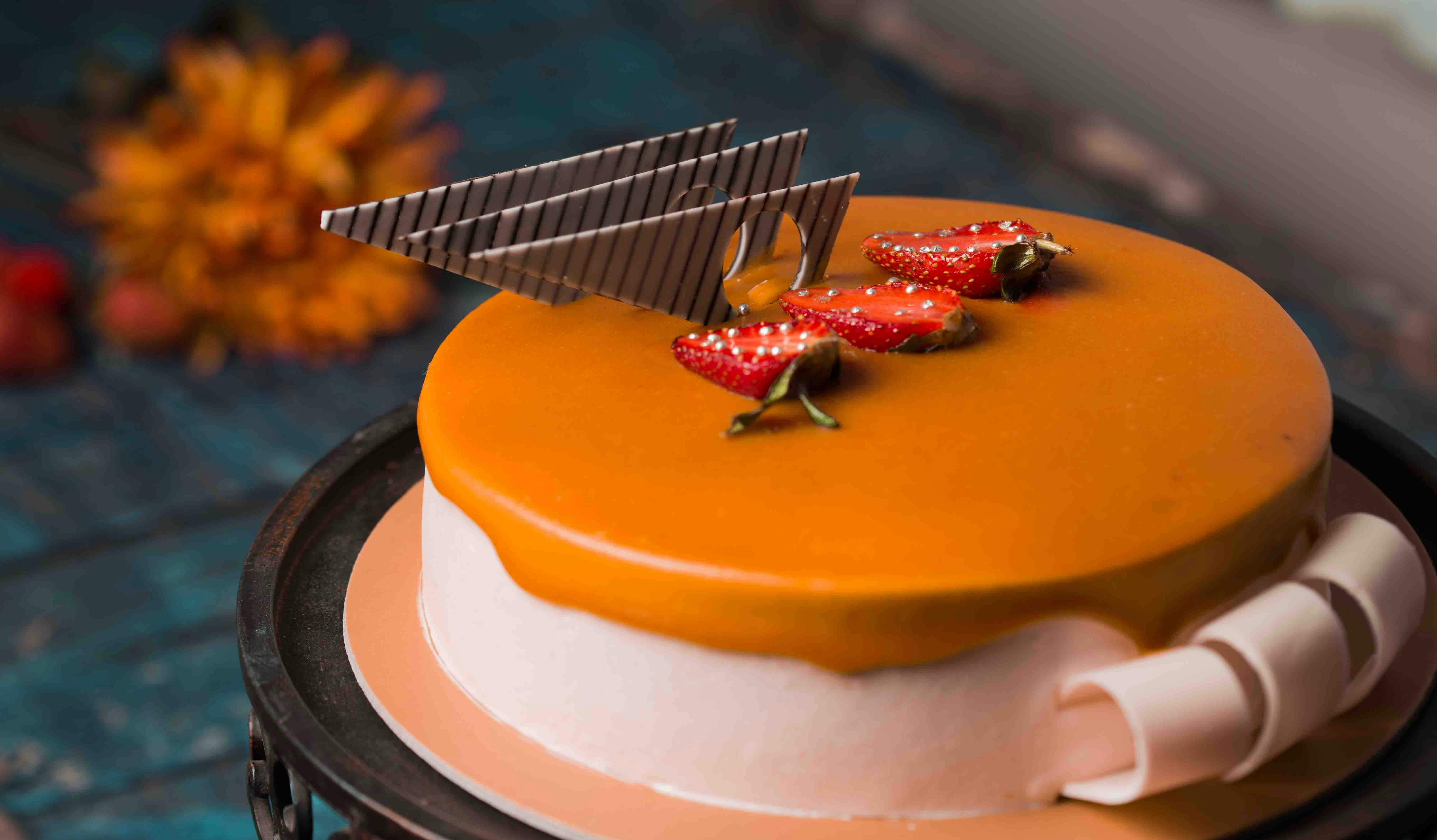 Secretele lucrului cu fondant: cum să acoperi perfect un tort 🎂✨