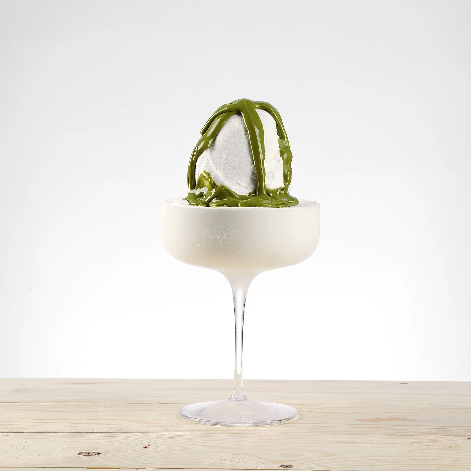 Arabeschi PreGel de Mango, Fructul Pasiuni, Fistic si Caramel Latte sunt o mare varietate de delicatese obținute din prelucrarea materiilor prime selectate și de înaltă calitate, ideale pentru amestecarea și decorarea înghețatei în interior sau la suprafață, făcând cuva de înghețată mai atractivă și permițând crearea de noi arome și rețete. Arabeschi  PreGel poate fi folosit și în patiserie, pentru a îmbogăți interiorul deserturilor, mousse-urilor, semiformelor și plăcintelor, pentru a crea decorațiuni rafinate și pentru a vă lărgi imaginația.  Fructele Arabeschi PreGel, de exemplu, folosite așa cum sunt, sunt ideale pentru umplerea interiorului semifriumurilor, deoarece nu îngheață la temperaturi negative. [3]