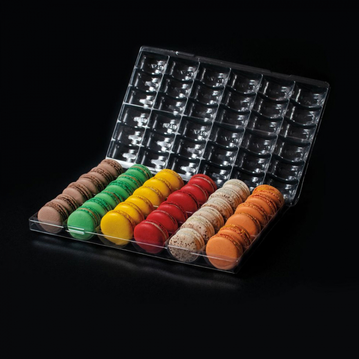 Tavita Ambalare Macarons sau Fursecuri, cu 36 cavitati, din material plastic transparent si rezistent. Se pot uni doua Tavite pentru a forma o cutie inchisa. [2]