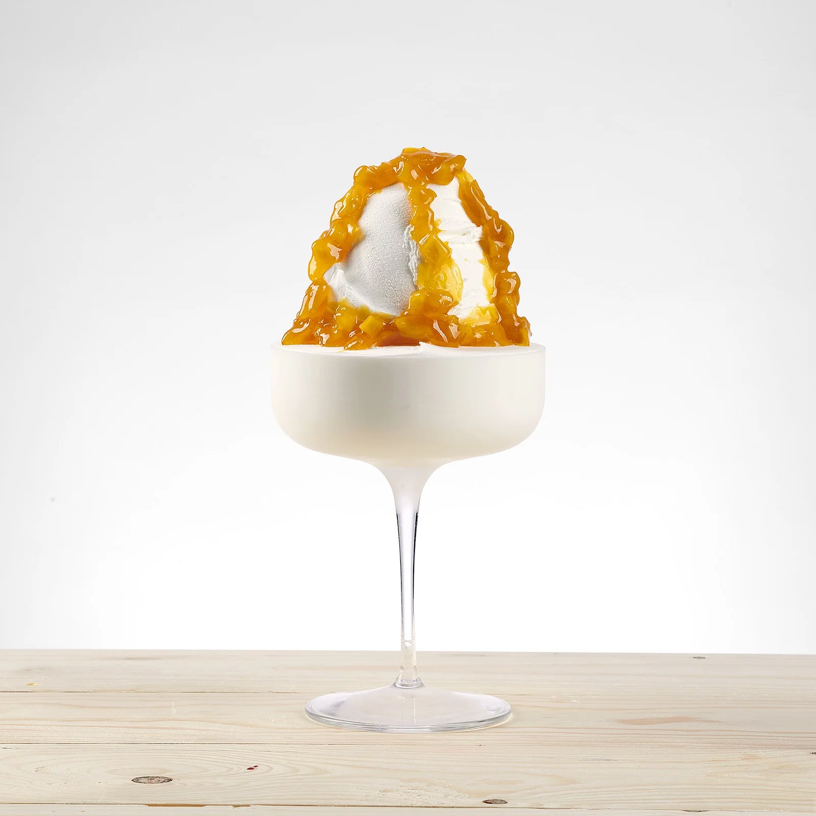 AROME - Arabeschi PreGel de Mango, Fructul Pasiuni, Fistic si Caramel Latte sunt o mare varietate de delicatese obținute din prelucrarea materiilor prime selectate și de înaltă calitate, ideale pentru amestecarea și decorarea înghețatei în interior sau la suprafață, făcând cuva de înghețată mai atractivă și permițând crearea de noi arome și rețete. Arabeschi  PreGel poate fi folosit și în patiserie, pentru a îmbogăți interiorul deserturilor, mousse-urilor, semiformelor și plăcintelor, pentru a crea decorațiuni rafinate și pentru a vă lărgi imaginația.  Fructele Arabeschi PreGel, de exemplu, folosite așa cum sunt, sunt ideale pentru umplerea interiorului semifriumurilor, deoarece nu îngheață la temperaturi negative.