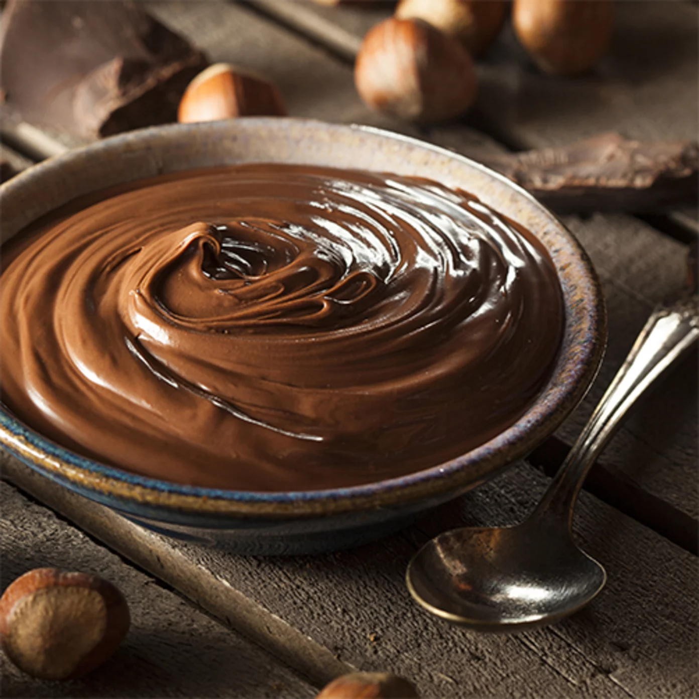 FRISCA, UNT, LAPTE CONDENSAT - Crema tartinabila gata de utilizare, facuta din cacao si alune. Ideal pentru umplut prăjituri, crepe, cornuri și krapfens. A se folosi dupa coacere.  Masa Neta: 1 Kg Vrac