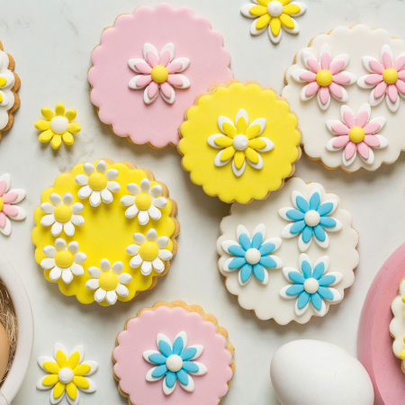 Decoratiuni din zahar, gata de utilizare. Realizat manual cu coloranti naturali de extractie. Perfect pentru a decora cu ușurință prăjiturile, cupcakes-urile, prăjiturile și tratările. Pachet de 6 bucati. [2]