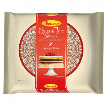 COJI TARTE - Blatul de tort simplu de la Boromir este ingredientul de nelipsit atunci când vrei să prepari ușor și rapid cel mai gustos tort. Rețetă de tort cu cremă mocha Ingrediente cremă mocha - 3 plicuri zahăr vanilat - 150 g zahăr tos - 45 g cacao - 2 lingurițe de cafea instant - 720 ml smântână dulce  Pune toate ingredientele într-un bol rece, cu excepția smântânei dulci. Adaugă treptat smântâna dulce cu restul compoziției și mixează până când devine aerată. Jumătate din cremă o așezi pe două straturi de blat, iar cu cealaltă jumătate acoperi tot blatul de tort. Decorul final: fructe de pădure și zmeură.   Ingrediente Blat de tort simplu BLAT DE TORT - Ingrediente: făină albă de grâu, ouă, zahăr, apă, amidon de porumb, sirop de glucoză, emulgator [apă, mono și digliceride ale acizilor grași, emulgator: E470a], lapte praf degresat, agenţi de afânare: bicarbonat de amoniu, bicarbonat de sodiu, sare iodată, arome, conservant: sorbat de potasiu. Valoare energetica  1466 kJ / 346 kcal; Grăsimi 4,0 g;  din care acizi grași saturați 1,2 g;  Glucide 68,3 g; Din care zaharuri 36,4 g;  Proteine 9,2 g; Sare 0,6 g