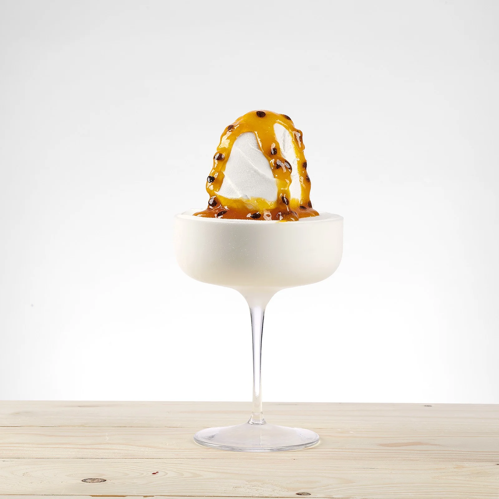 Arabeschi PreGel de Mango, Fructul Pasiuni, Fistic si Caramel Latte sunt o mare varietate de delicatese obținute din prelucrarea materiilor prime selectate și de înaltă calitate, ideale pentru amestecarea și decorarea înghețatei în interior sau la suprafață, făcând cuva de înghețată mai atractivă și permițând crearea de noi arome și rețete. Arabeschi  PreGel poate fi folosit și în patiserie, pentru a îmbogăți interiorul deserturilor, mousse-urilor, semiformelor și plăcintelor, pentru a crea decorațiuni rafinate și pentru a vă lărgi imaginația.  Fructele Arabeschi PreGel, de exemplu, folosite așa cum sunt, sunt ideale pentru umplerea interiorului semifriumurilor, deoarece nu îngheață la temperaturi negative. [4]