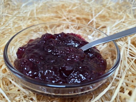 Dulceata de Capsuni, Afine, Visine. Fructe de padure cu 65% umplutura de fruct [3]