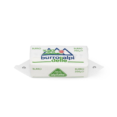 UNT DE CALITATE SUPERIOARA CU GRASIME 82%  ​​​​​​​Untul Portionat Brazzale este un produs ce are in spate experineta celui mai vechi producator italian de lactate, activ din 1784. Produsul contine minimum 82% grăsime si este derivat din amestecuri de smântână proaspătă și enzime ale laptelui. Aroma sa delicată și proaspătă il face deosebit de potrivit pentru cele mai bune rețete. Pentru o experiență zilnică a acestei arome în pachetul cel mai potrivit pentru uz casnic! [1]