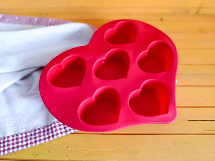 Tava de silicon 6 inimi pentru prajituri si ciocolata. Forma de inima. [8]